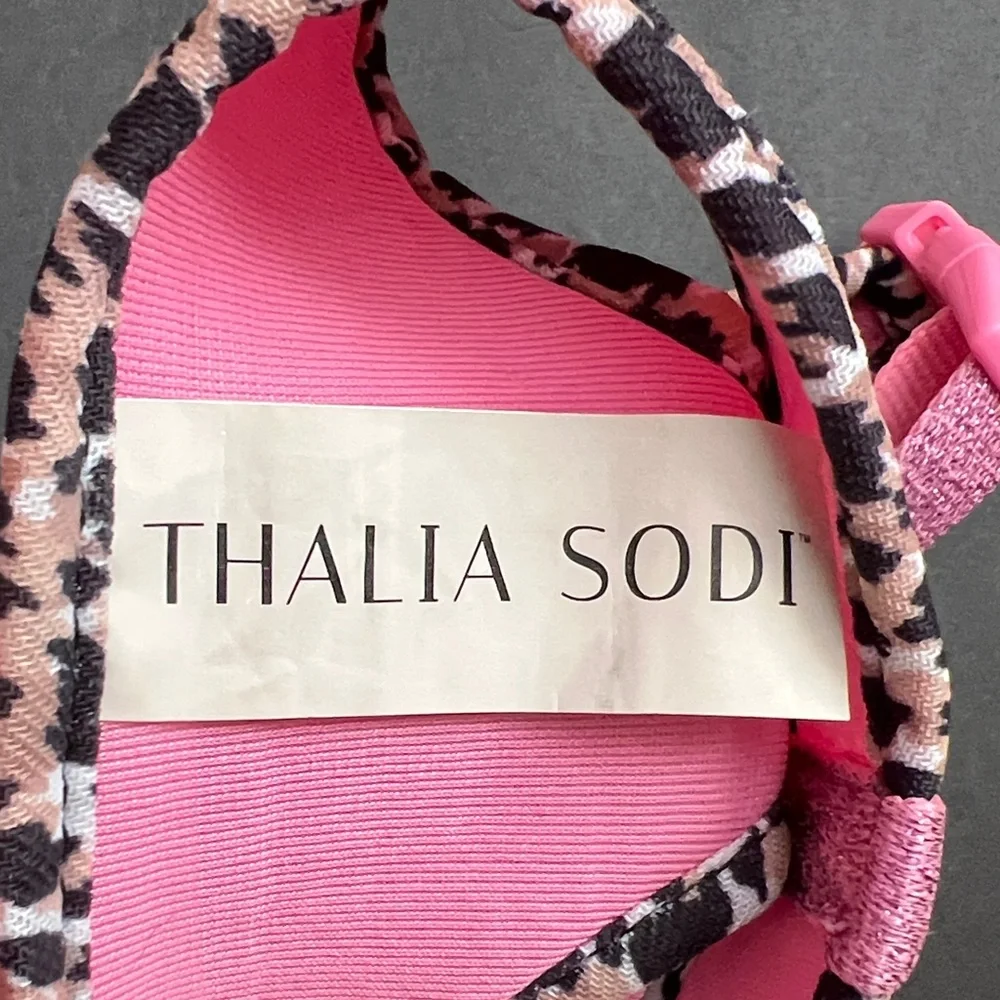 Thalia Sodi chic accessory